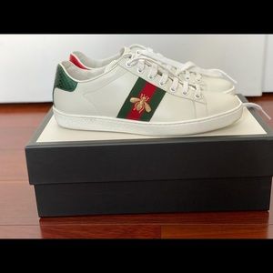 Gucci embroidery sneakers. Like new condition! True fit  US7.5 size Eu 36.5.